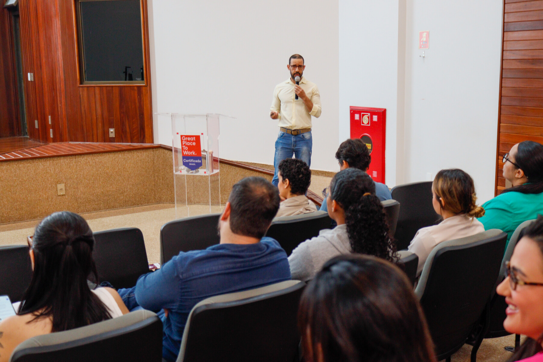 Tutor de Odontologia do Crer, Dr. Igor Menezes conduziu a palestra.jpg